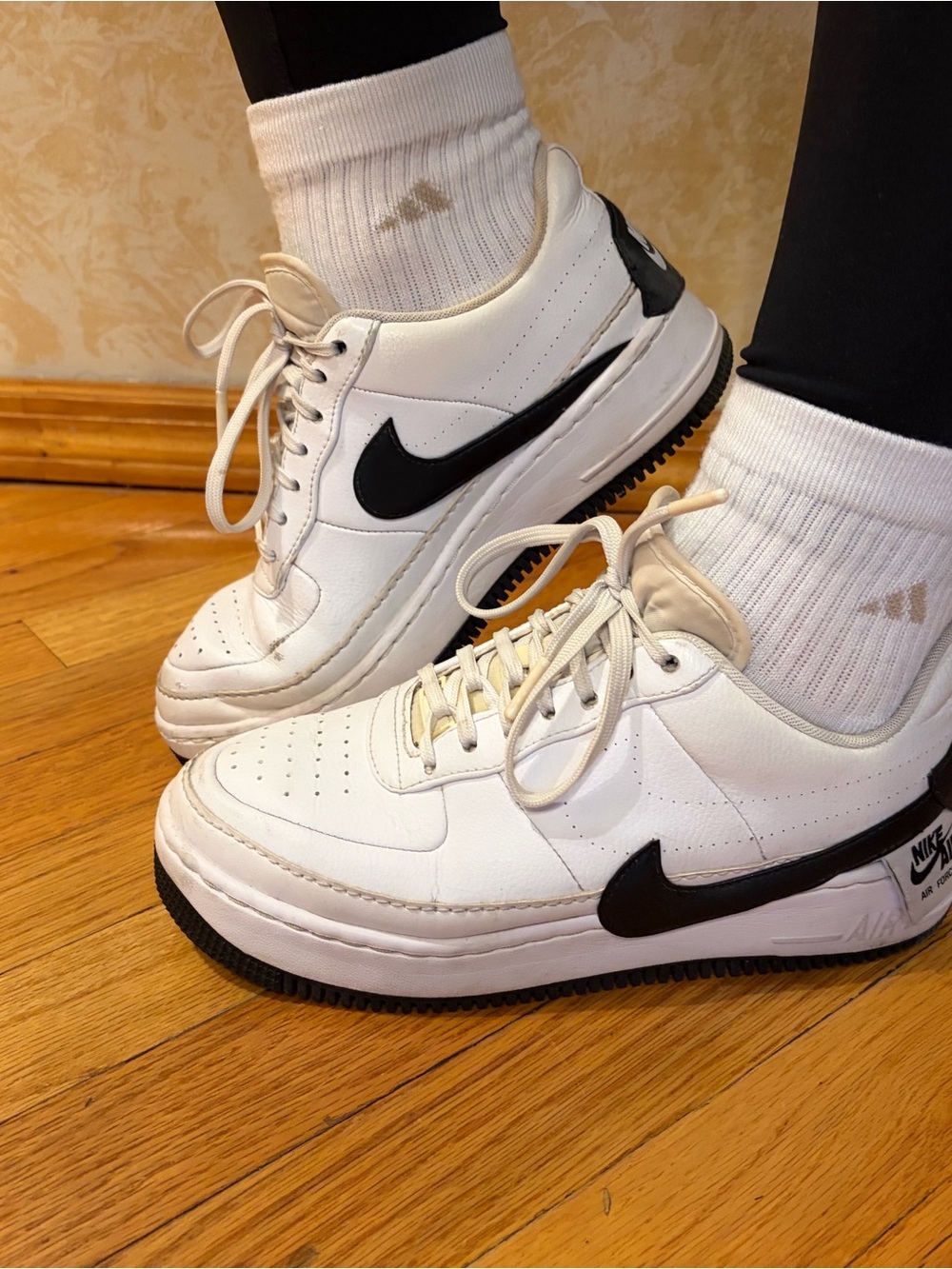 Nike White & Black Air Force 1 Low-Top Sneakers